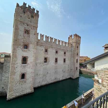 Castello Mavino Apartment Sirmione Bagian luar foto