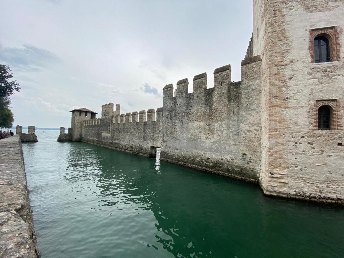 Castello Mavino Apartment Sirmione Bagian luar foto