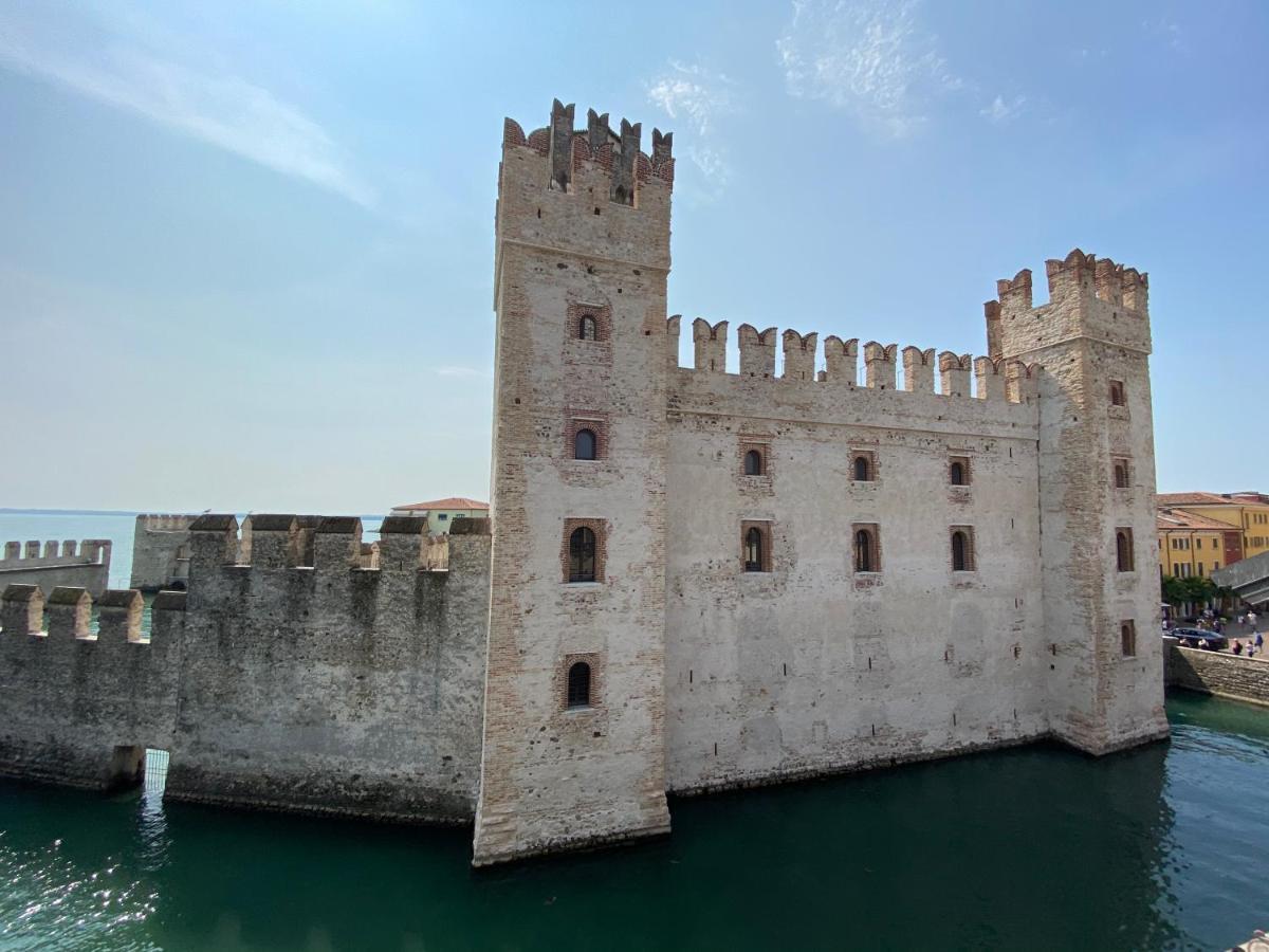 Castello Mavino Apartment Sirmione Bagian luar foto