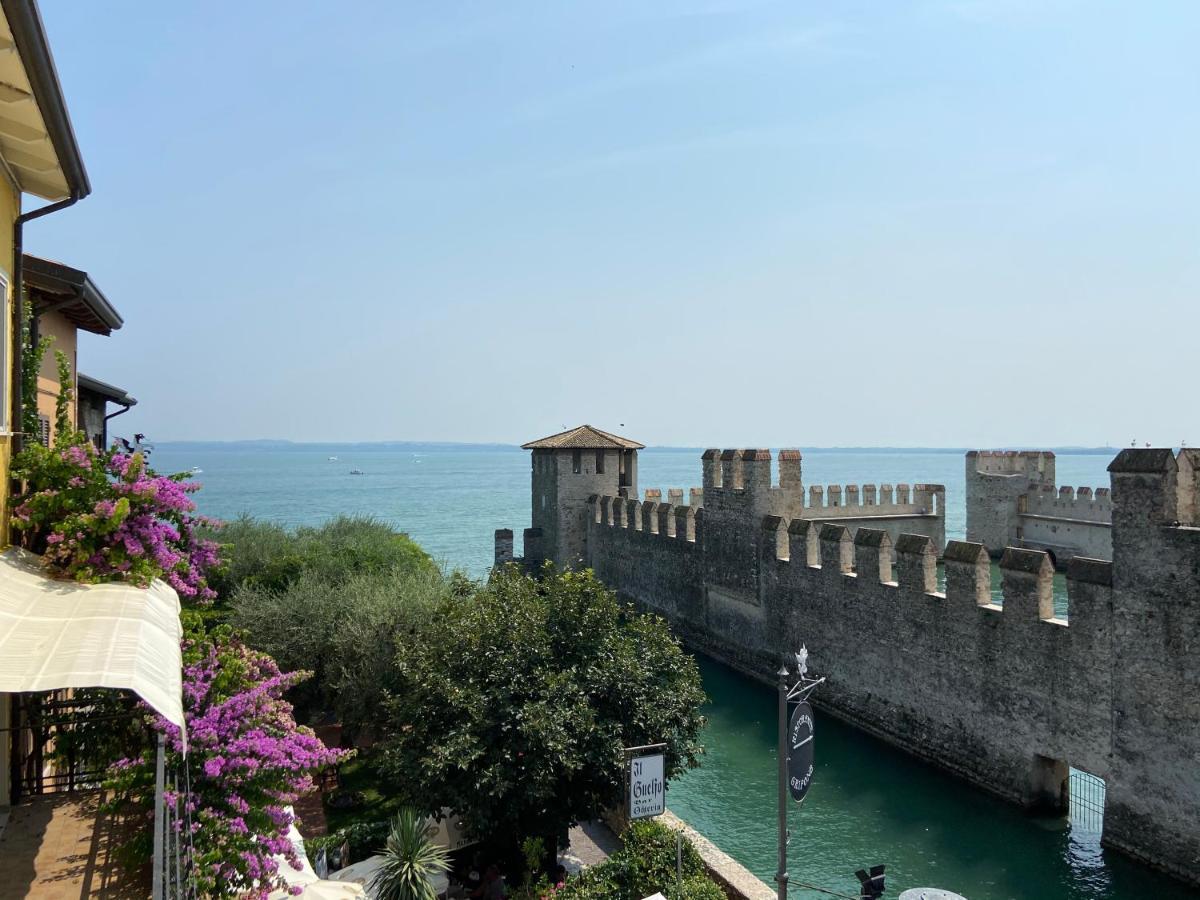 Castello Mavino Apartment Sirmione Bagian luar foto