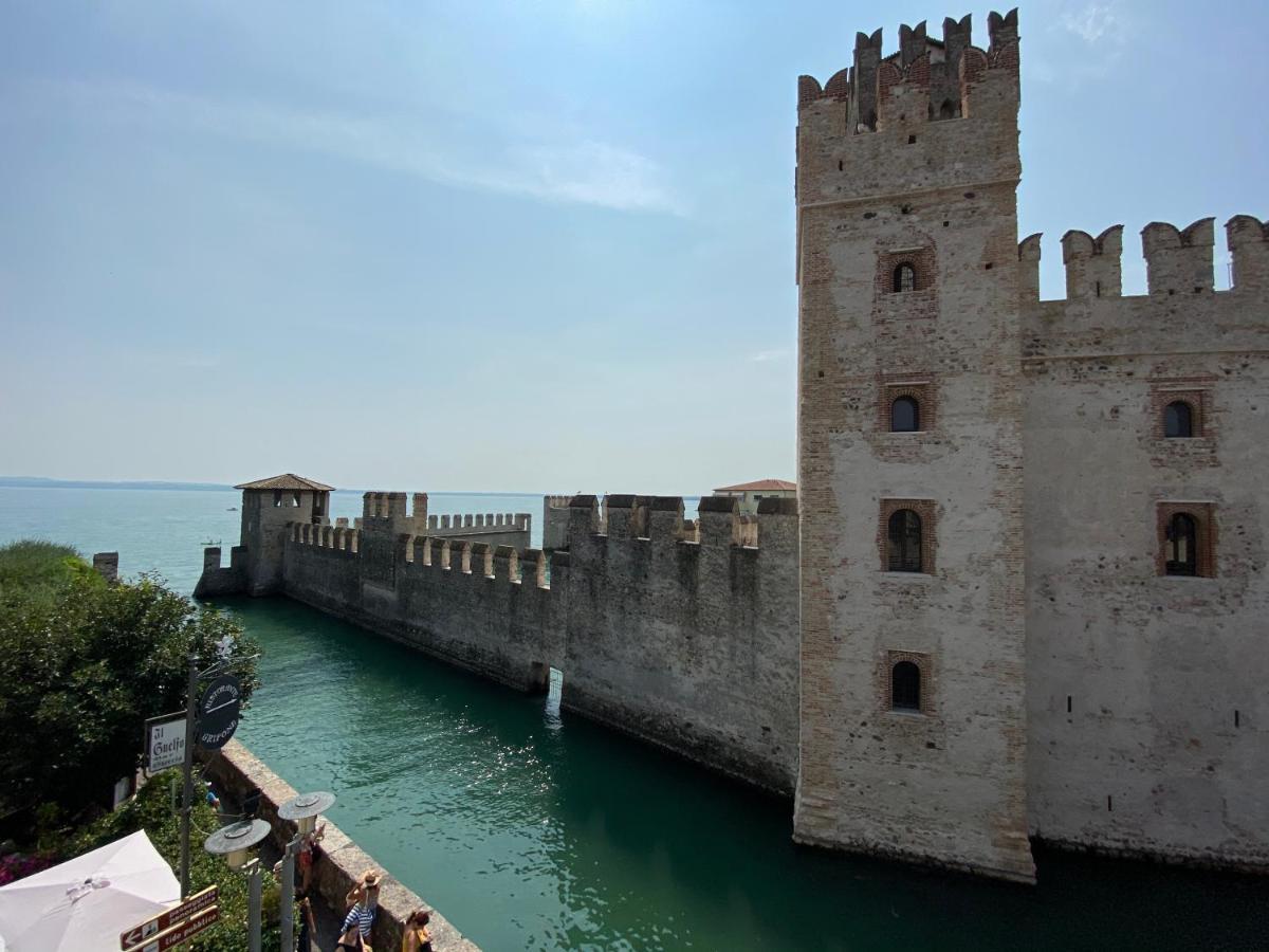Castello Mavino Apartment Sirmione Bagian luar foto