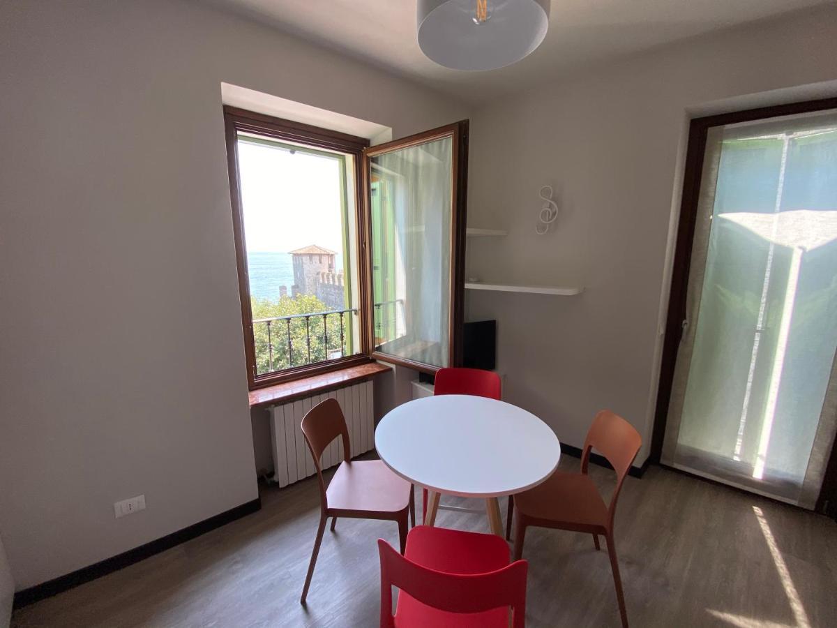 Castello Mavino Apartment Sirmione Bagian luar foto