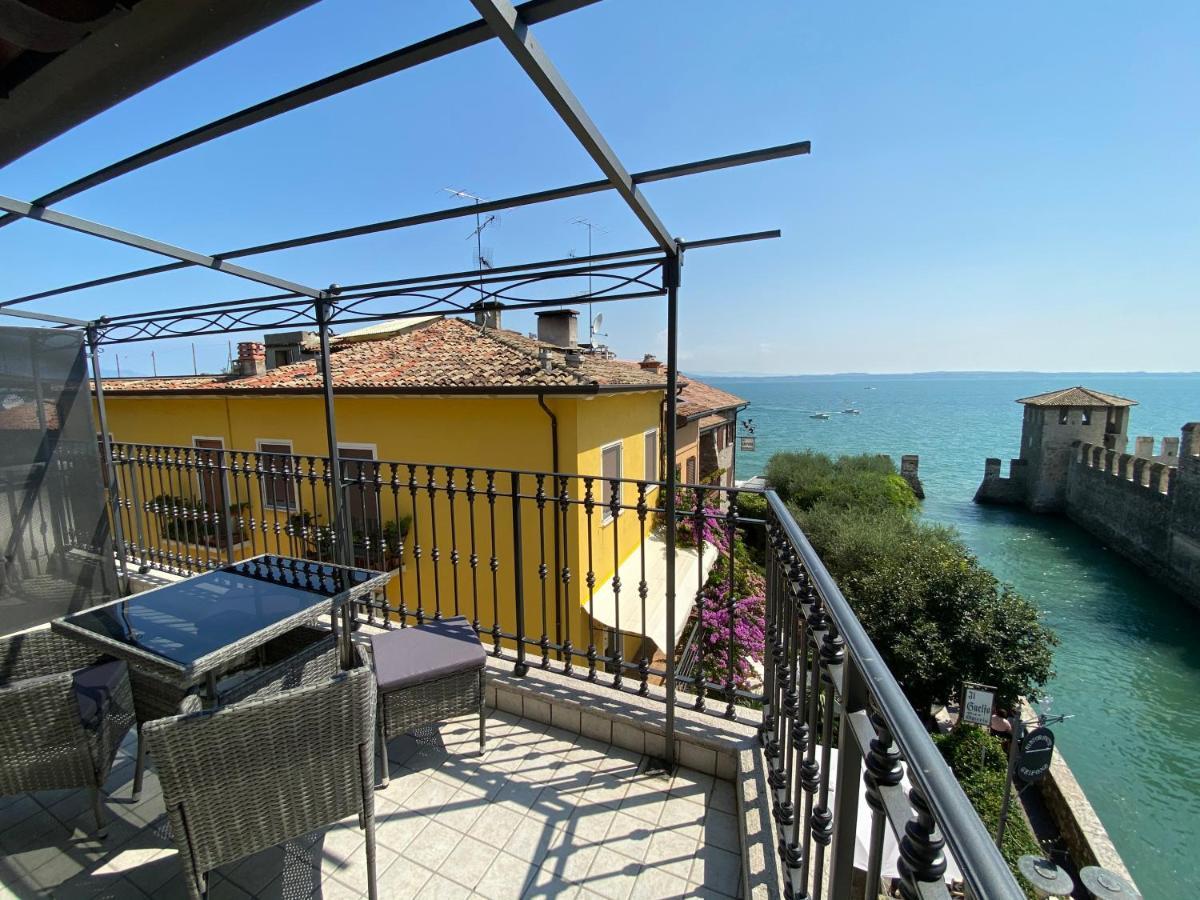 Castello Mavino Apartment Sirmione Bagian luar foto
