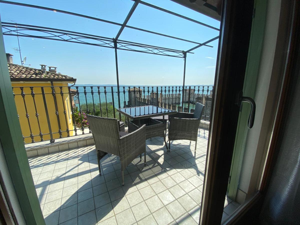 Castello Mavino Apartment Sirmione Bagian luar foto