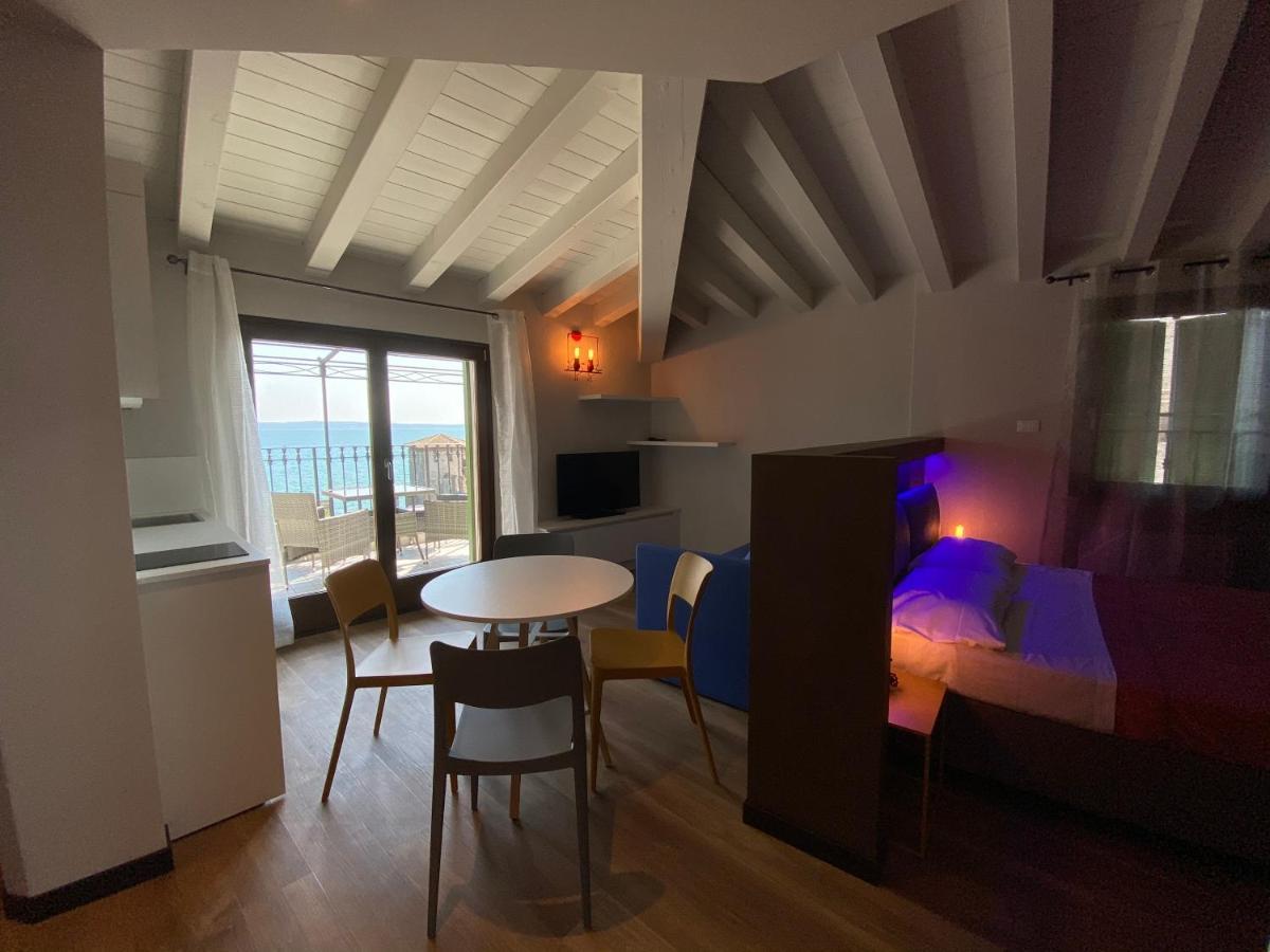 Castello Mavino Apartment Sirmione Bagian luar foto