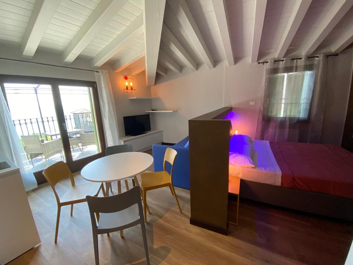 Castello Mavino Apartment Sirmione Bagian luar foto