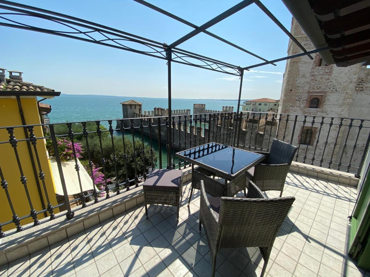 Castello Mavino Apartment Sirmione Bagian luar foto