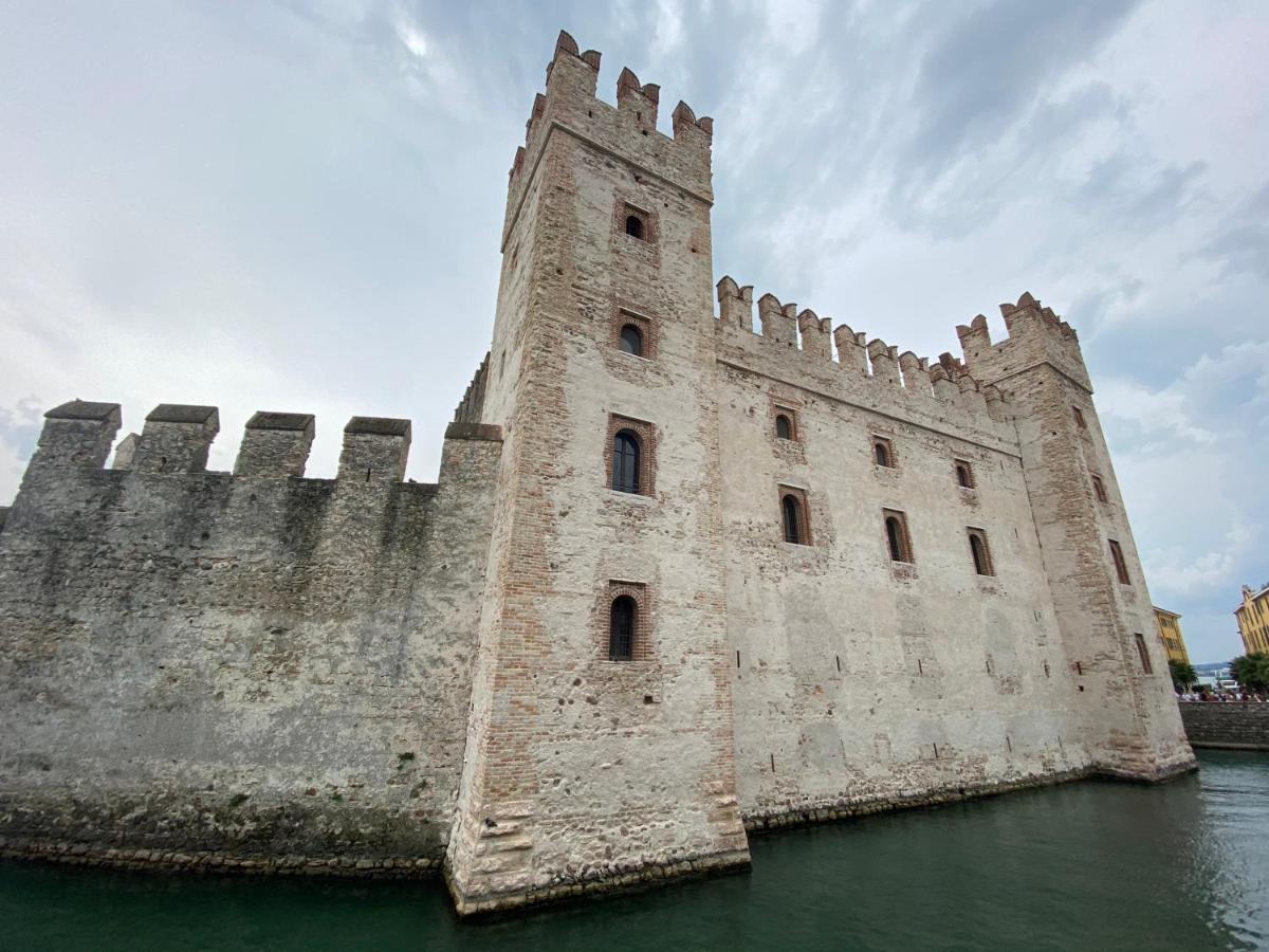 Castello Mavino Apartment Sirmione Bagian luar foto