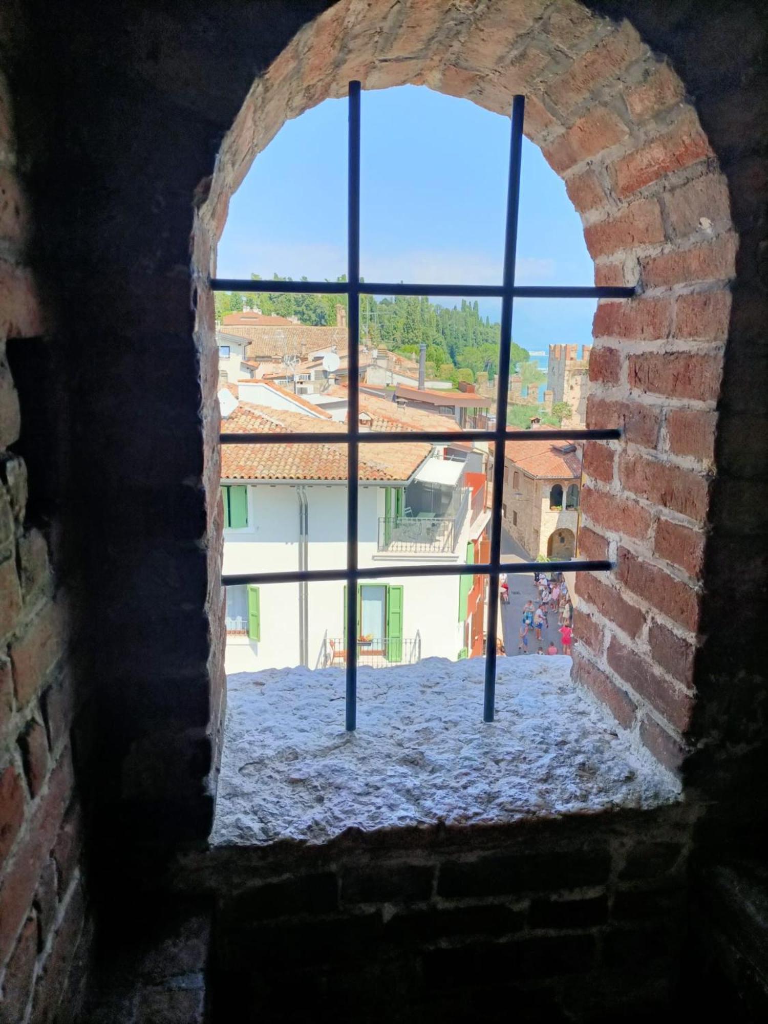 Castello Mavino Apartment Sirmione Bagian luar foto